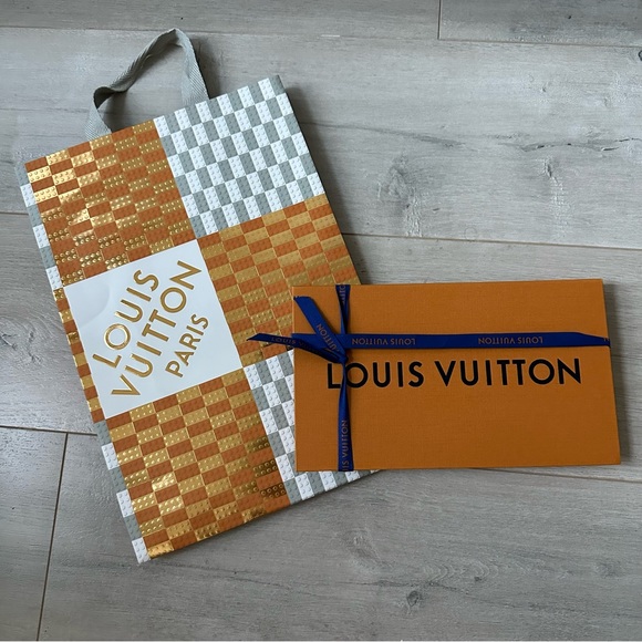 Louis Vuitton gift box with bag - Picture 1 of 3